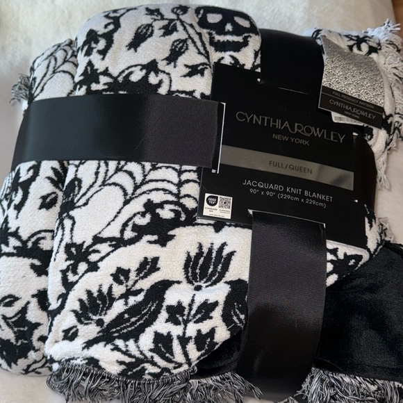 Cynthia Rowley Black and White Jacquard Knit Blanket - Picture 2 of 12